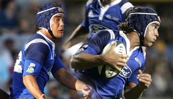 Benson Stanley stops Fetu'u Vainikolo dead in his tracks