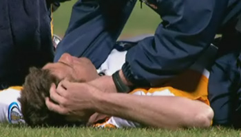 Chris Rossouw knocks himself out with this no arms tackle