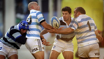 Argentina narrowly beat the French Barbarians at home