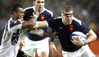 France beat Fiji comfortably in the wet of Nantes