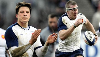 Francois Trinh-Duc flick through the legs sets up Imanol Harinordoquy try
