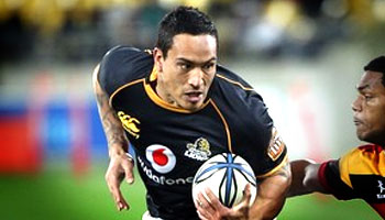 Hosea Gear makes a great try saving hit against Waikato