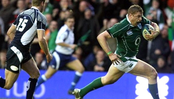 Ireland beat Scotland, keeping Grand Slam hopes alive