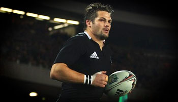 All Blacks retain the Bledisloe Cup with convincing win over Australia