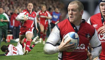 Mike Tindall finishes off an excellent Gloucester team try