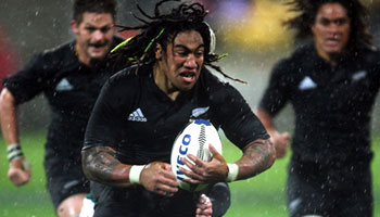 All Blacks defeat Ireland in freezing conditions