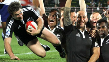 New Zealand win the Dubai Sevens final against Samoa