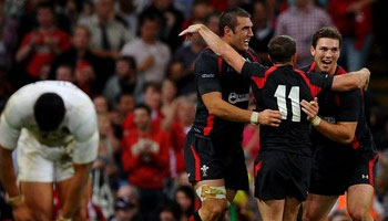 Shane Williams' great try saving tackle on big Matt Banahan