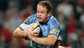 Xavier Rush skins Peter Stringer in the Magners League