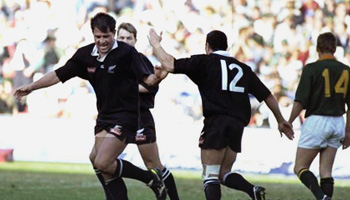 Zinzan Brooke's 1996 drop goal secures the series win in South Africa